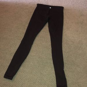 Black lululemon wunder under legging